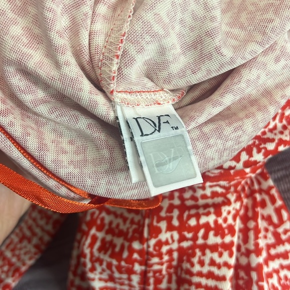 DVF New Yahzi Short Sleeve Wrap Dress Size 8 - Picture 9 of 10